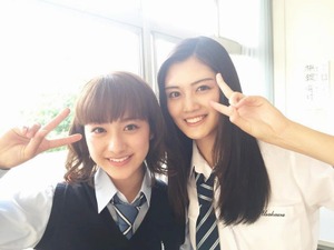 平祐奈、映画『honey』で共演の水谷果穂と制服姿でピース2ショット公開 画像