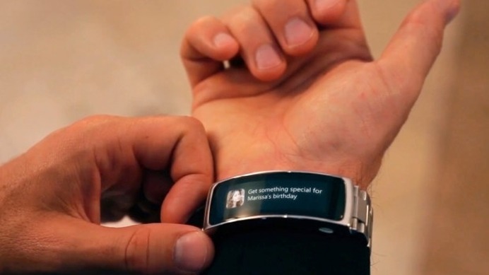 普通の腕時計をスマートウォッチに変身させる外付けデバイス「LINK」