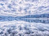 「世界よ、これが日本のウユニだ。」滋賀県にある余呉湖の写真が美しすぎる 画像