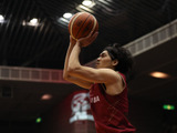 川崎ブレイブサンダースの凄技に「神回」の声　プロバスケ選手が3点シュートの限界に挑む 画像